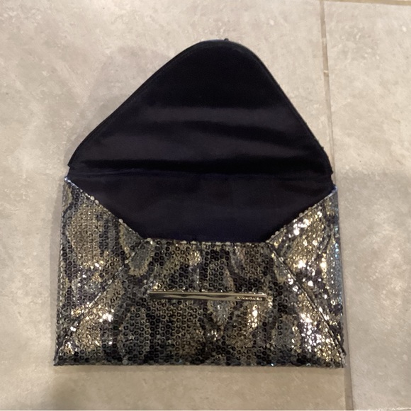 BCBG MAXAZARI SEQUIN SNAKE SKIN CLUTCH PURSE GOLD HARDWARE - Picture 5 of 7